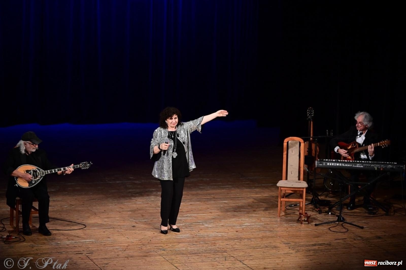 Zdjęcie w galerii na portalu naszraciborz.pl: Eleni świętuje 45-lecie kariery – koncert w Raciborzu pełen wzruszeń i największych przebojów wiadomości z regionu