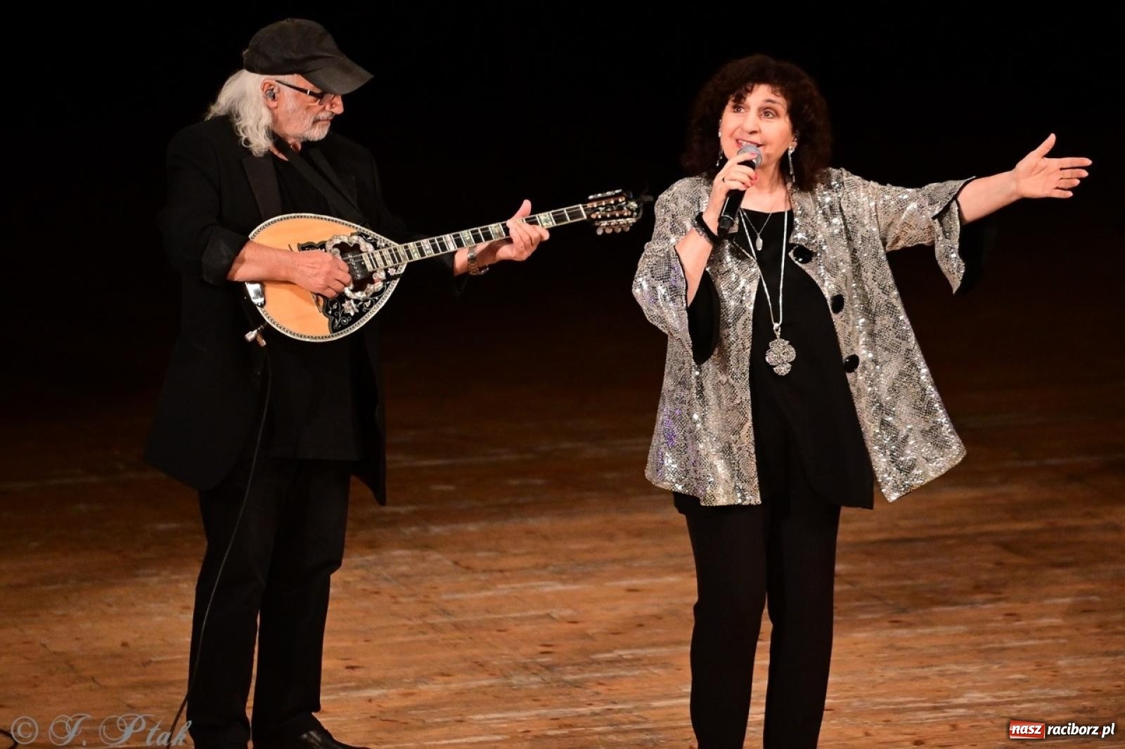 Zdjęcie w galerii na portalu naszraciborz.pl: Eleni świętuje 45-lecie kariery – koncert w Raciborzu pełen wzruszeń i największych przebojów wiadomości z regionu