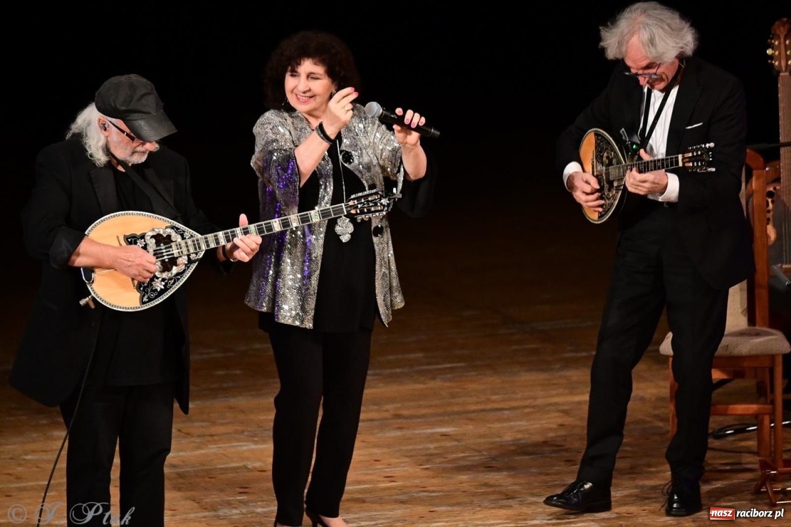 Zdjęcie w galerii na portalu naszraciborz.pl: Eleni świętuje 45-lecie kariery – koncert w Raciborzu pełen wzruszeń i największych przebojów wiadomości z regionu