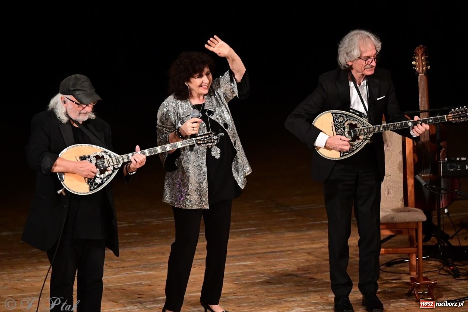 Zdjęcie w galerii na portalu naszraciborz.pl: Eleni świętuje 45-lecie kariery – koncert w Raciborzu pełen wzruszeń i największych przebojów wiadomości z regionu