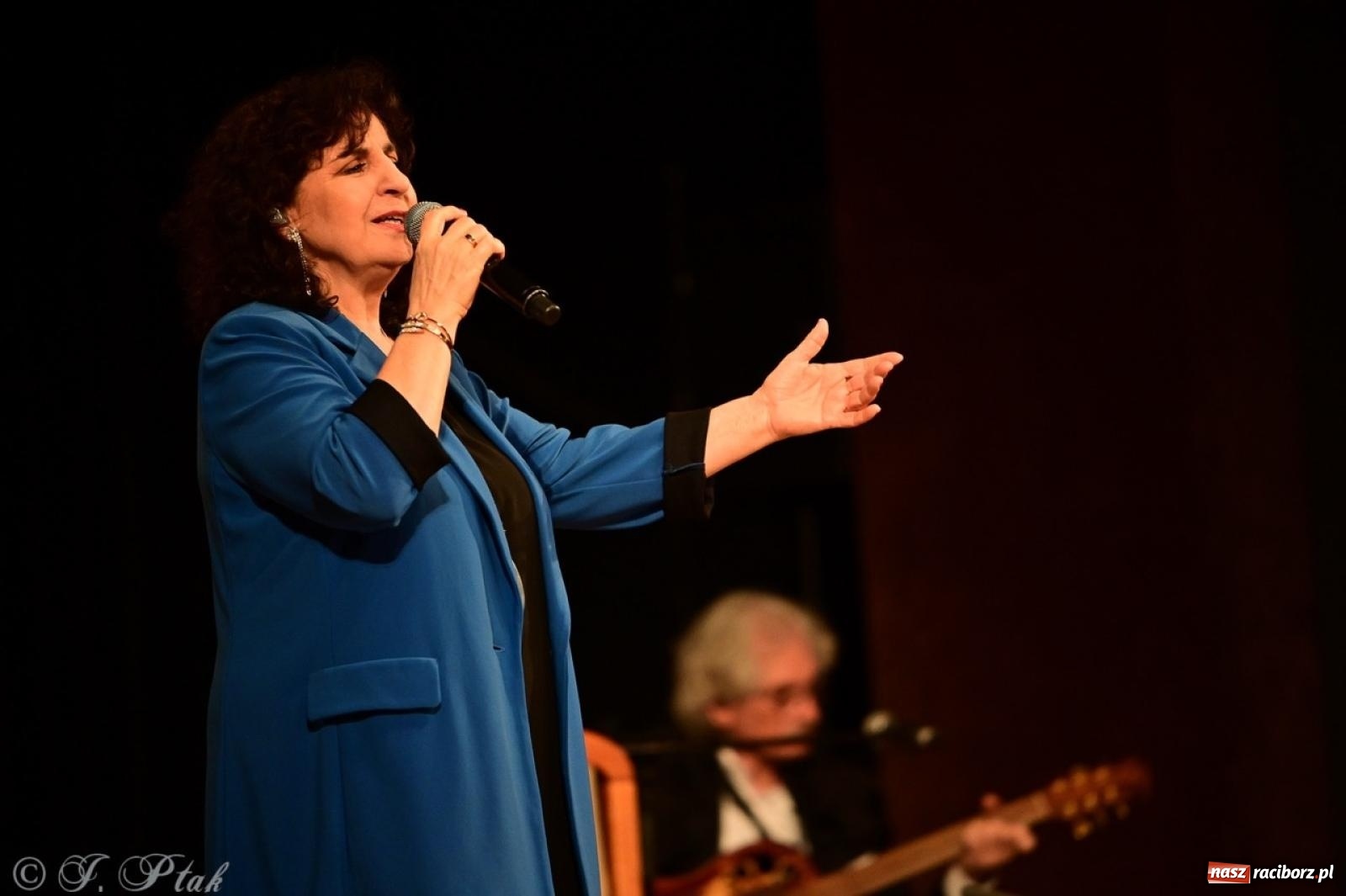 Zdjęcie w galerii na portalu naszraciborz.pl: Eleni świętuje 45-lecie kariery – koncert w Raciborzu pełen wzruszeń i największych przebojów wiadomości z regionu