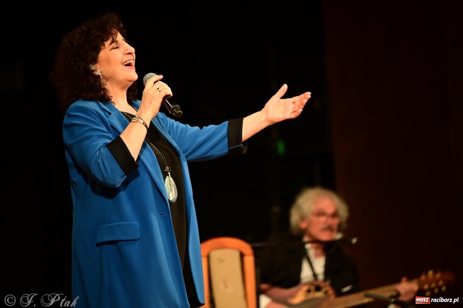 Zdjęcie w galerii na portalu naszraciborz.pl: Eleni świętuje 45-lecie kariery – koncert w Raciborzu pełen wzruszeń i największych przebojów wiadomości z regionu