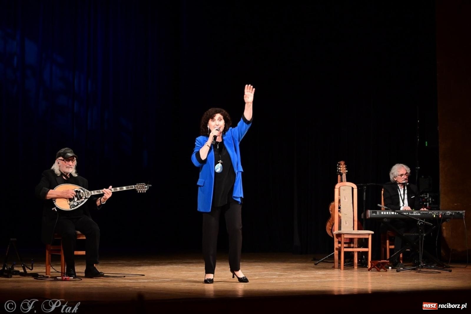 Zdjęcie w galerii na portalu naszraciborz.pl: Eleni świętuje 45-lecie kariery – koncert w Raciborzu pełen wzruszeń i największych przebojów wiadomości z regionu