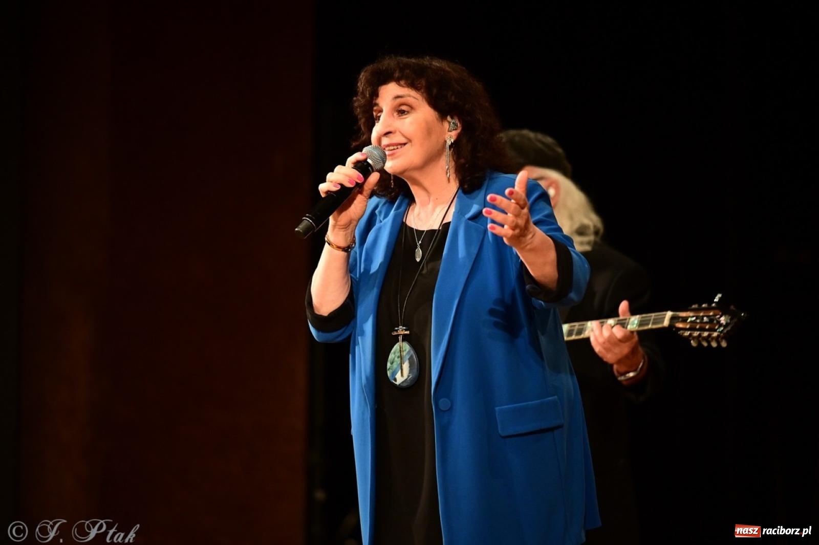 Zdjęcie w galerii na portalu naszraciborz.pl: Eleni świętuje 45-lecie kariery – koncert w Raciborzu pełen wzruszeń i największych przebojów wiadomości z regionu