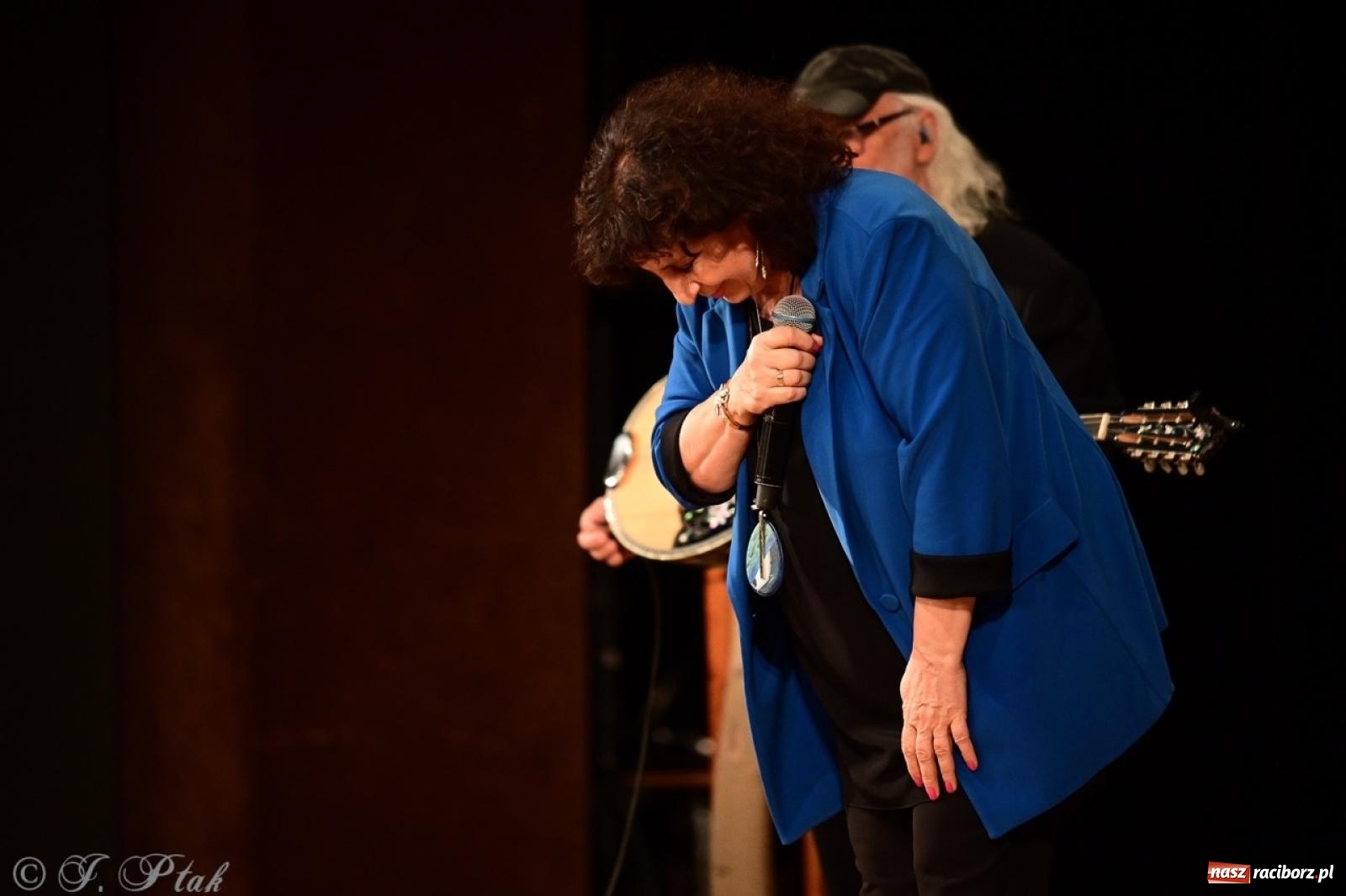 Zdjęcie w galerii na portalu naszraciborz.pl: Eleni świętuje 45-lecie kariery – koncert w Raciborzu pełen wzruszeń i największych przebojów wiadomości z regionu