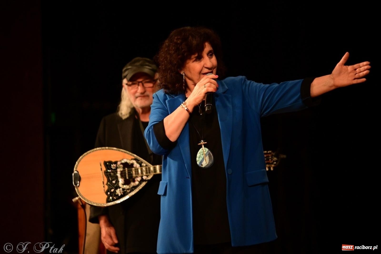 Zdjęcie w galerii na portalu naszraciborz.pl: Eleni świętuje 45-lecie kariery – koncert w Raciborzu pełen wzruszeń i największych przebojów wiadomości z regionu