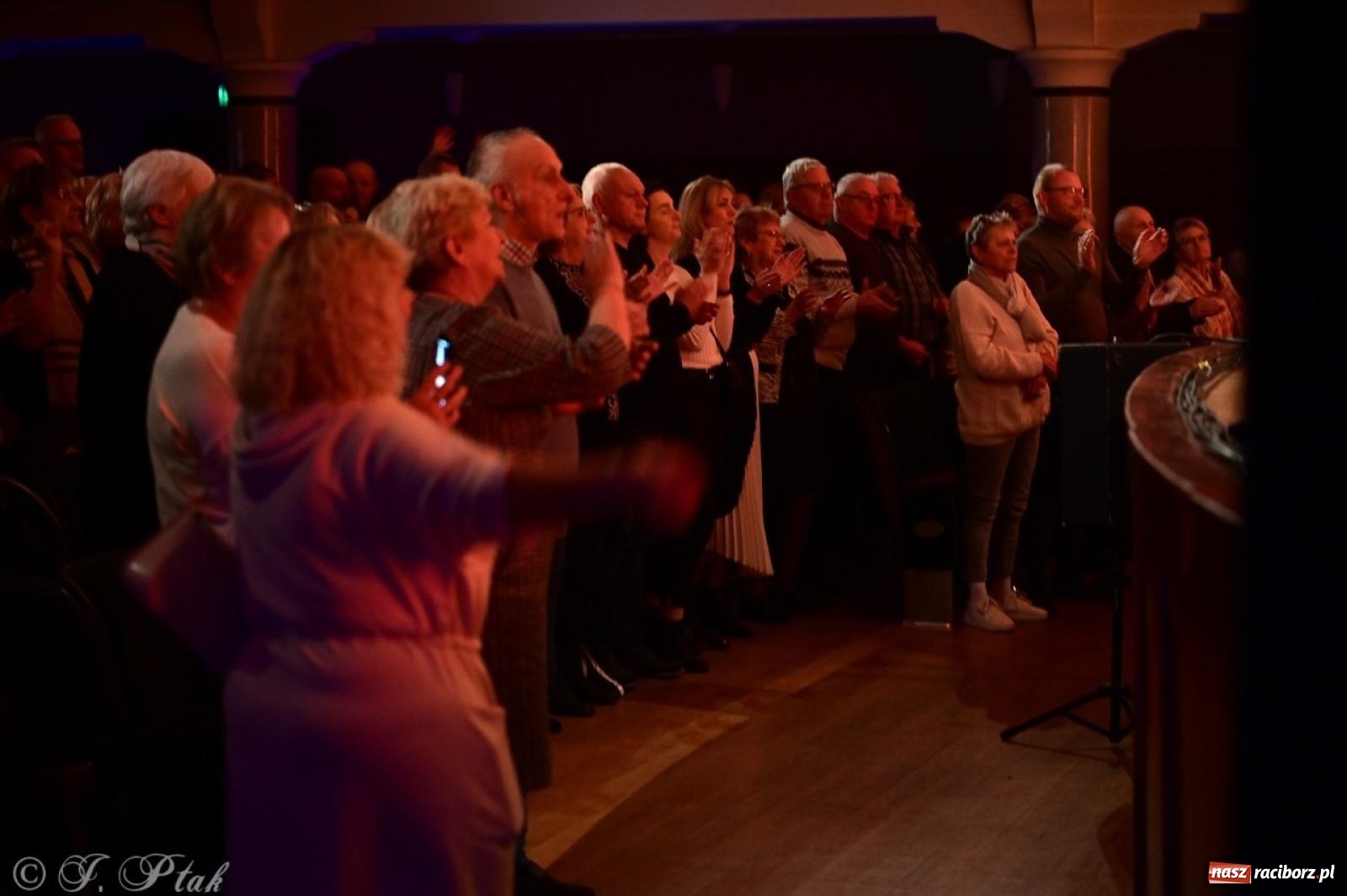 Zdjęcie w galerii na portalu naszraciborz.pl: Eleni świętuje 45-lecie kariery – koncert w Raciborzu pełen wzruszeń i największych przebojów wiadomości z regionu