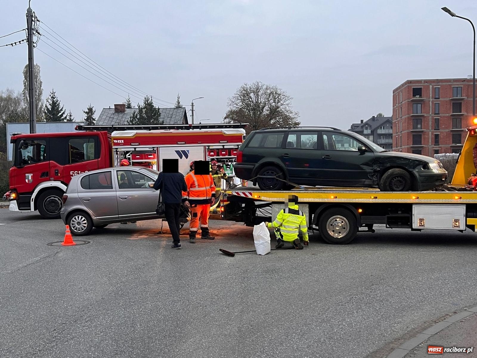 Zdjęcie w galerii na portalu naszraciborz.pl: Volkswagen i toyota zderzyły się na Stalowej [FOTO] wiadomości z regionu