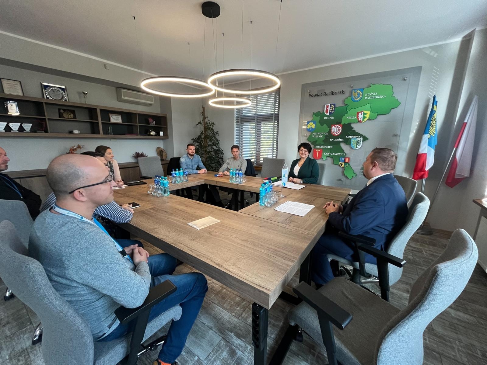 Zdjęcie w galerii na portalu naszraciborz.pl: Powiat Raciborski inwestuje w cyberbezpieczeństwo – podpisanie umowy z PROMAR IT wiadomości z regionu