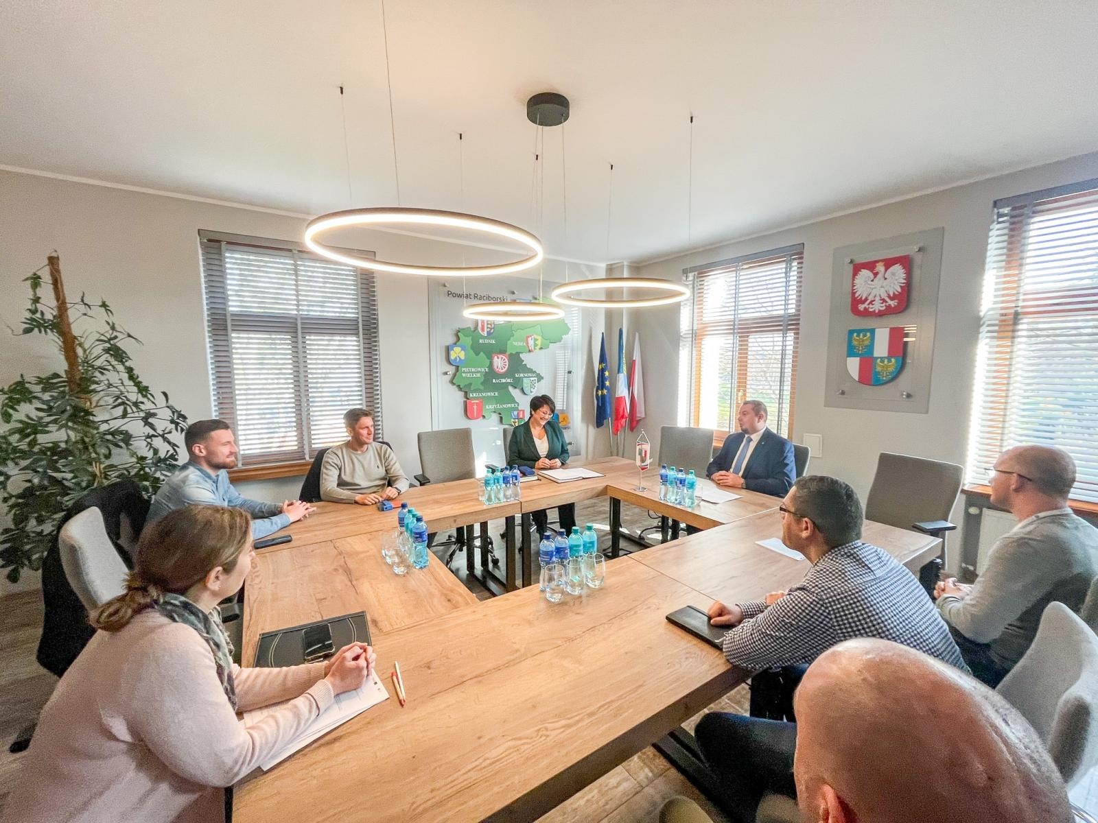 Zdjęcie w galerii na portalu naszraciborz.pl: Powiat Raciborski inwestuje w cyberbezpieczeństwo – podpisanie umowy z PROMAR IT wiadomości z regionu