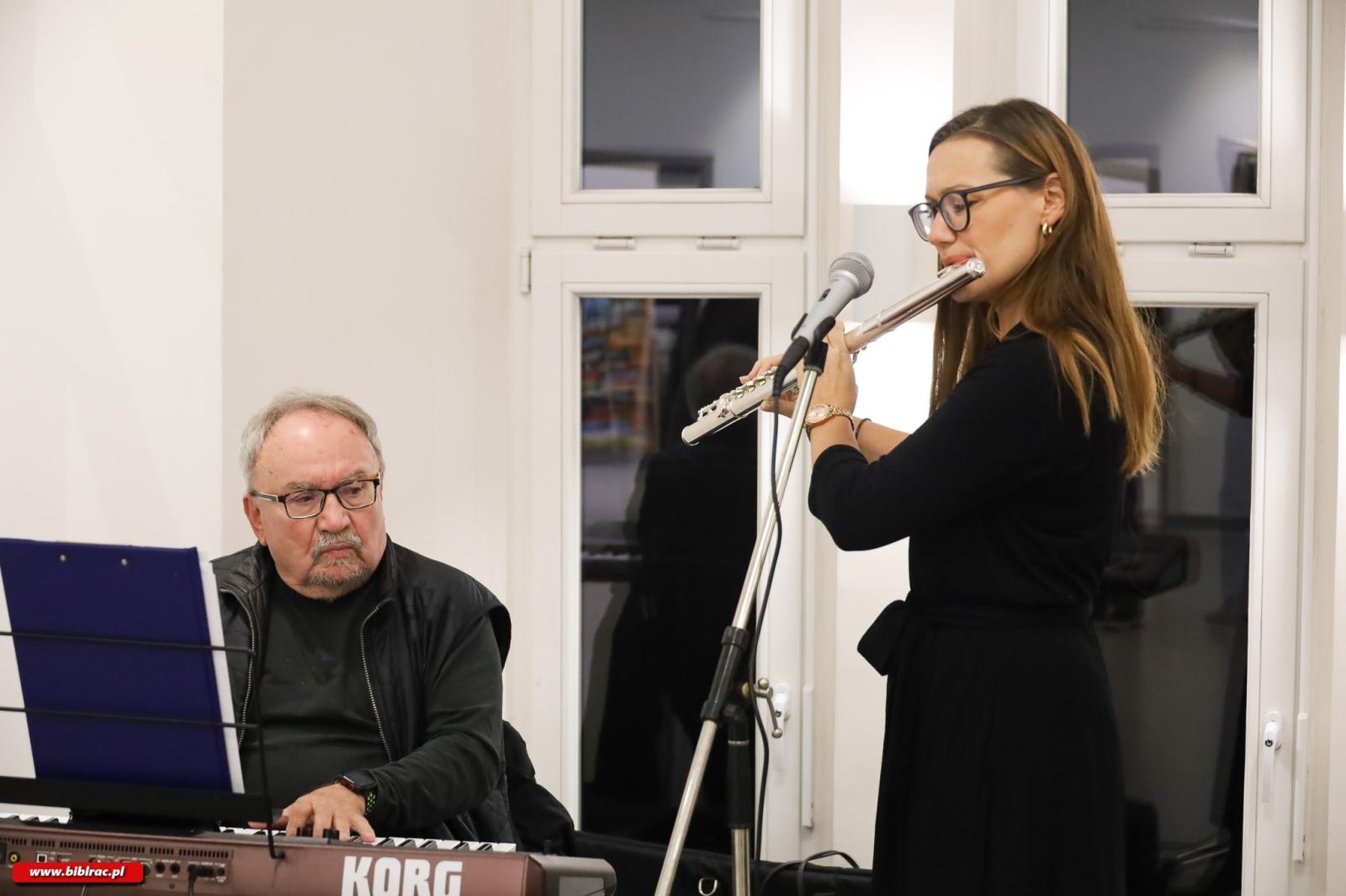 Zdjęcie w galerii na portalu naszraciborz.pl: Różne warianty sztuki. Piotr Wieder pokazał swoje prace w książnicy wiadomości z regionu