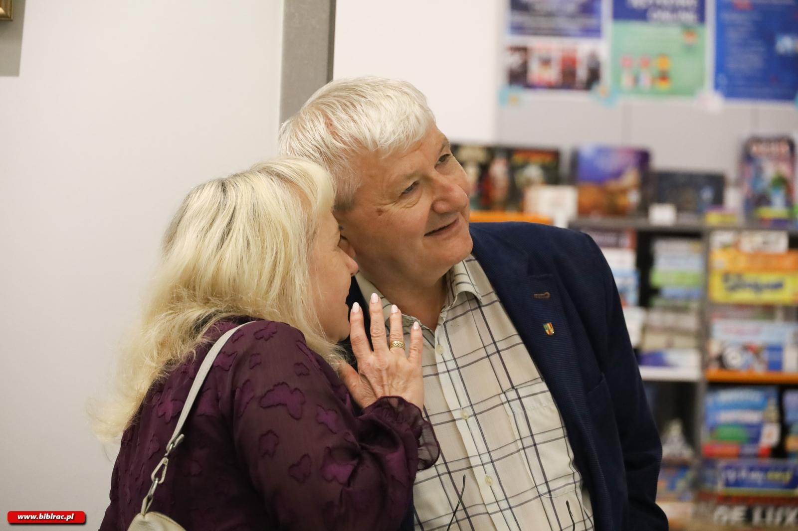 Zdjęcie w galerii na portalu naszraciborz.pl: Różne warianty sztuki. Piotr Wieder pokazał swoje prace w książnicy wiadomości z regionu