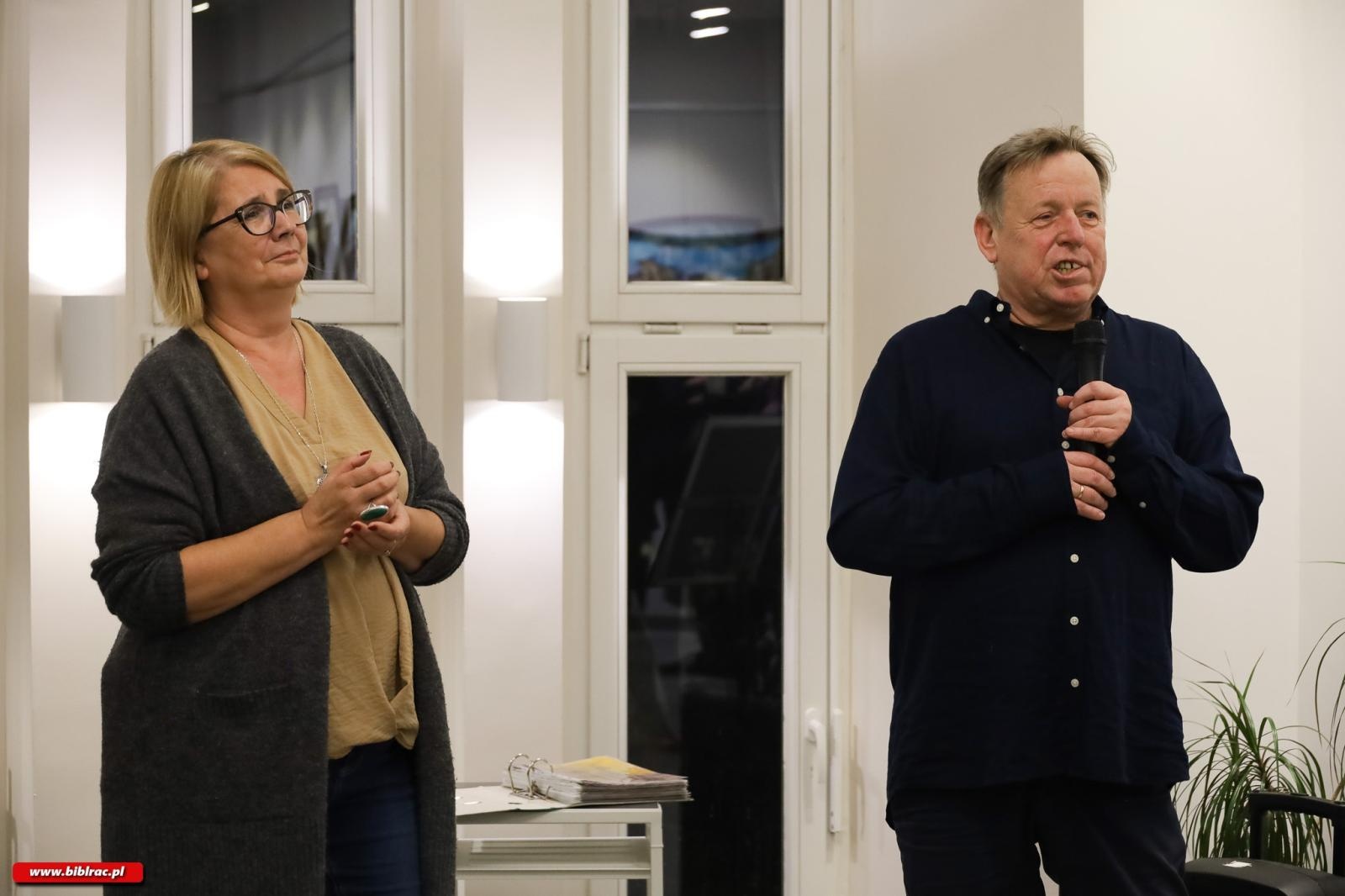 Zdjęcie w galerii na portalu naszraciborz.pl: Różne warianty sztuki. Piotr Wieder pokazał swoje prace w książnicy wiadomości z regionu