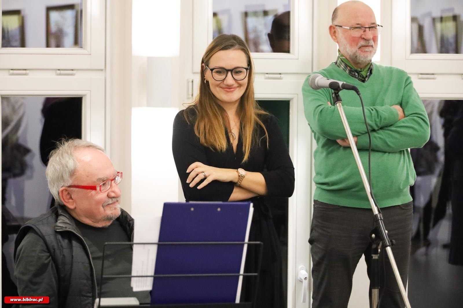 Zdjęcie w galerii na portalu naszraciborz.pl: Różne warianty sztuki. Piotr Wieder pokazał swoje prace w książnicy wiadomości z regionu