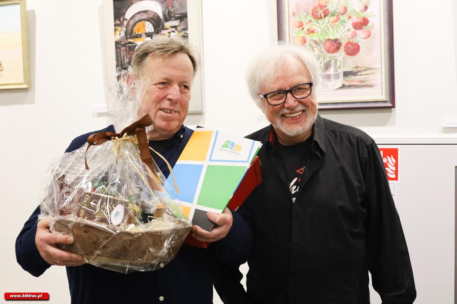 Zdjęcie w galerii na portalu naszraciborz.pl: Różne warianty sztuki. Piotr Wieder pokazał swoje prace w książnicy wiadomości z regionu