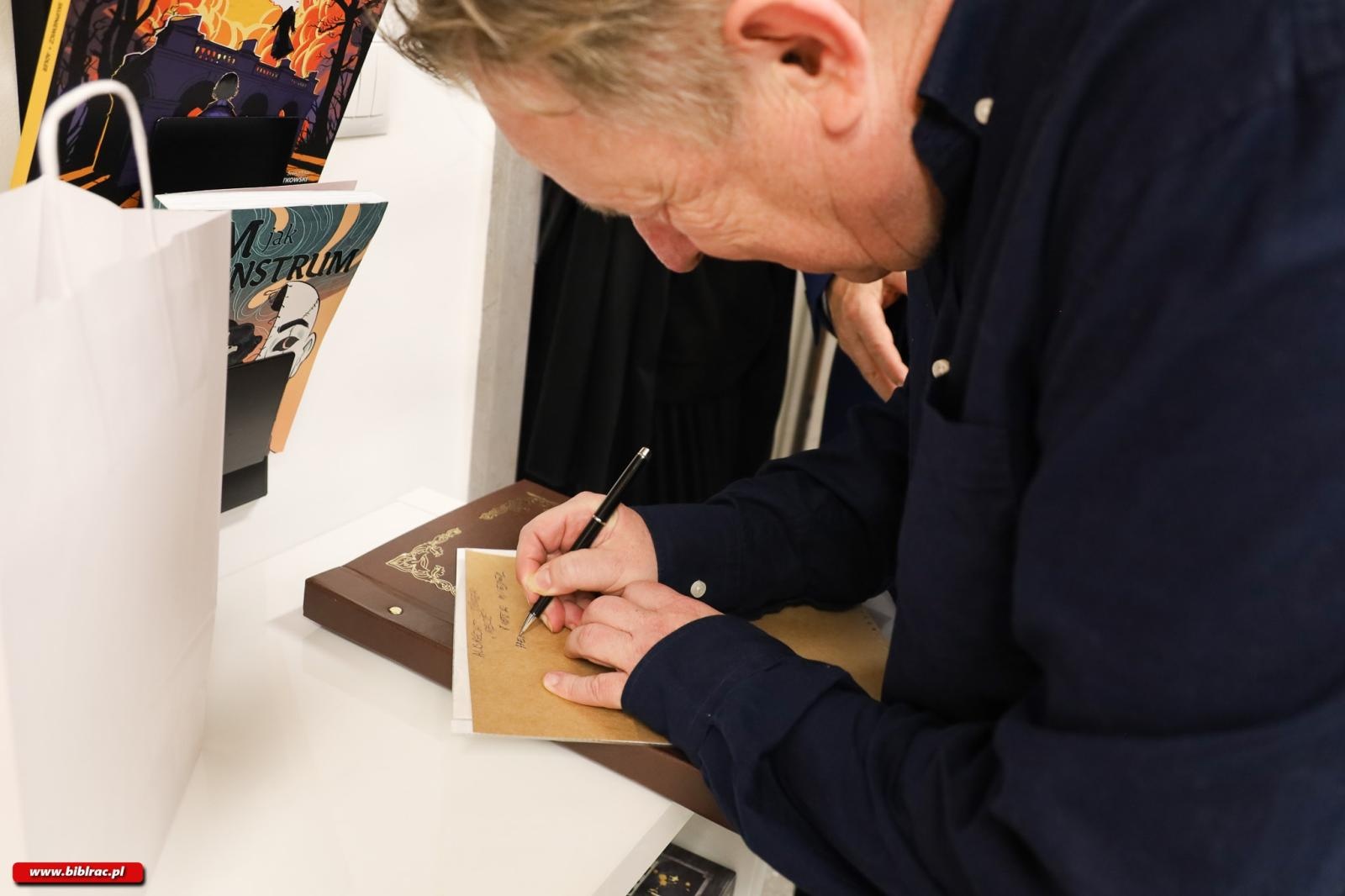 Zdjęcie w galerii na portalu naszraciborz.pl: Różne warianty sztuki. Piotr Wieder pokazał swoje prace w książnicy wiadomości z regionu