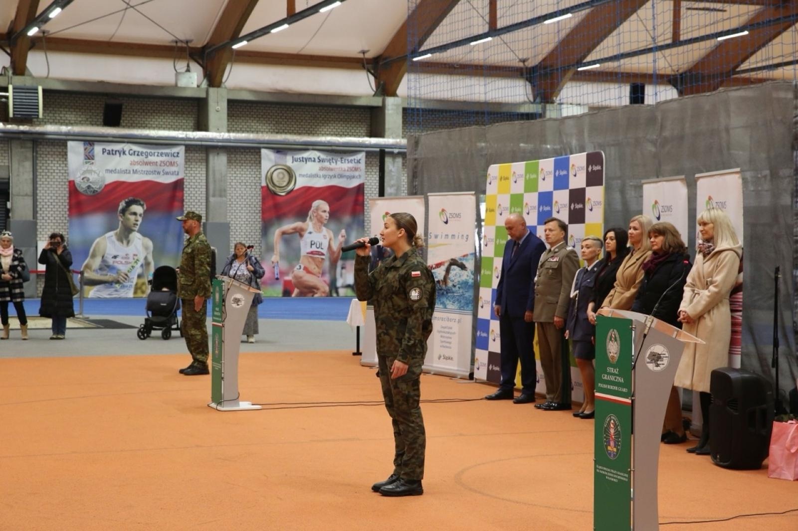 Zdjęcie w galerii na portalu naszraciborz.pl: Ślubowanie klasy mundurowej z okazji Święta Niepodległości w ZSOMS Racibórz wiadomości z regionu