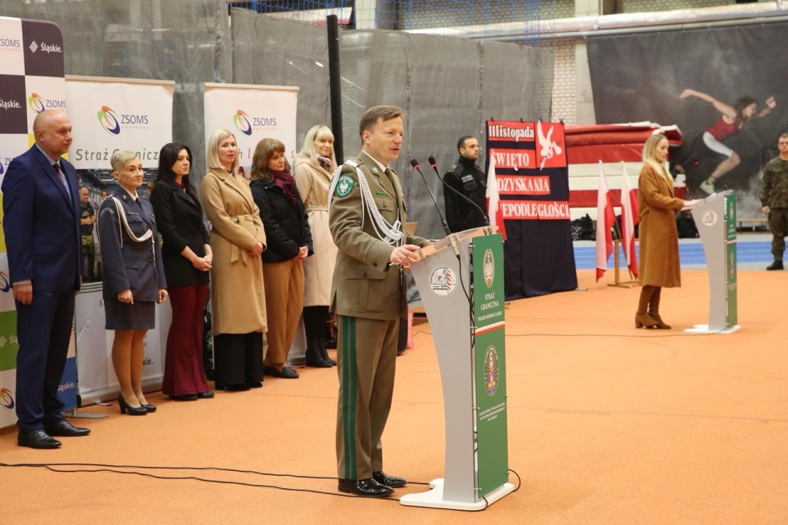 Zdjęcie w galerii na portalu naszraciborz.pl: Ślubowanie klasy mundurowej z okazji Święta Niepodległości w ZSOMS Racibórz wiadomości z regionu