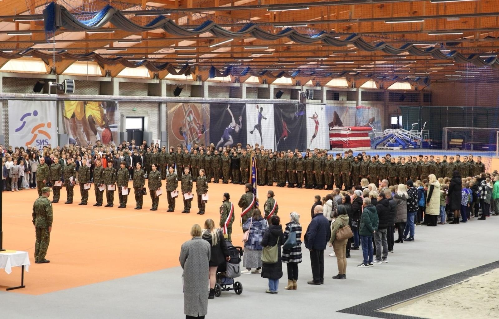 Zdjęcie w galerii na portalu naszraciborz.pl: Ślubowanie klasy mundurowej z okazji Święta Niepodległości w ZSOMS Racibórz wiadomości z regionu