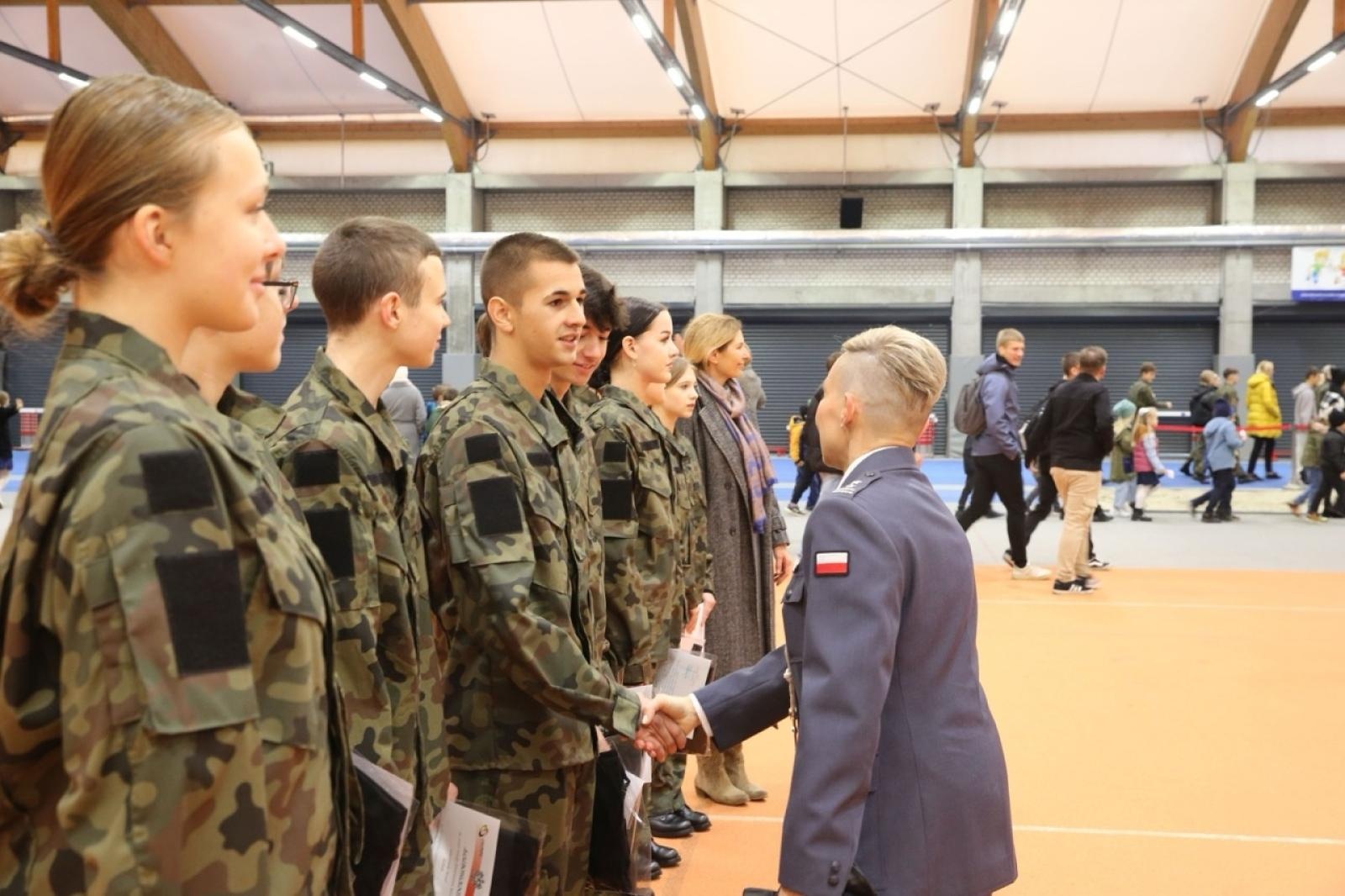 Zdjęcie w galerii na portalu naszraciborz.pl: Ślubowanie klasy mundurowej z okazji Święta Niepodległości w ZSOMS Racibórz wiadomości z regionu