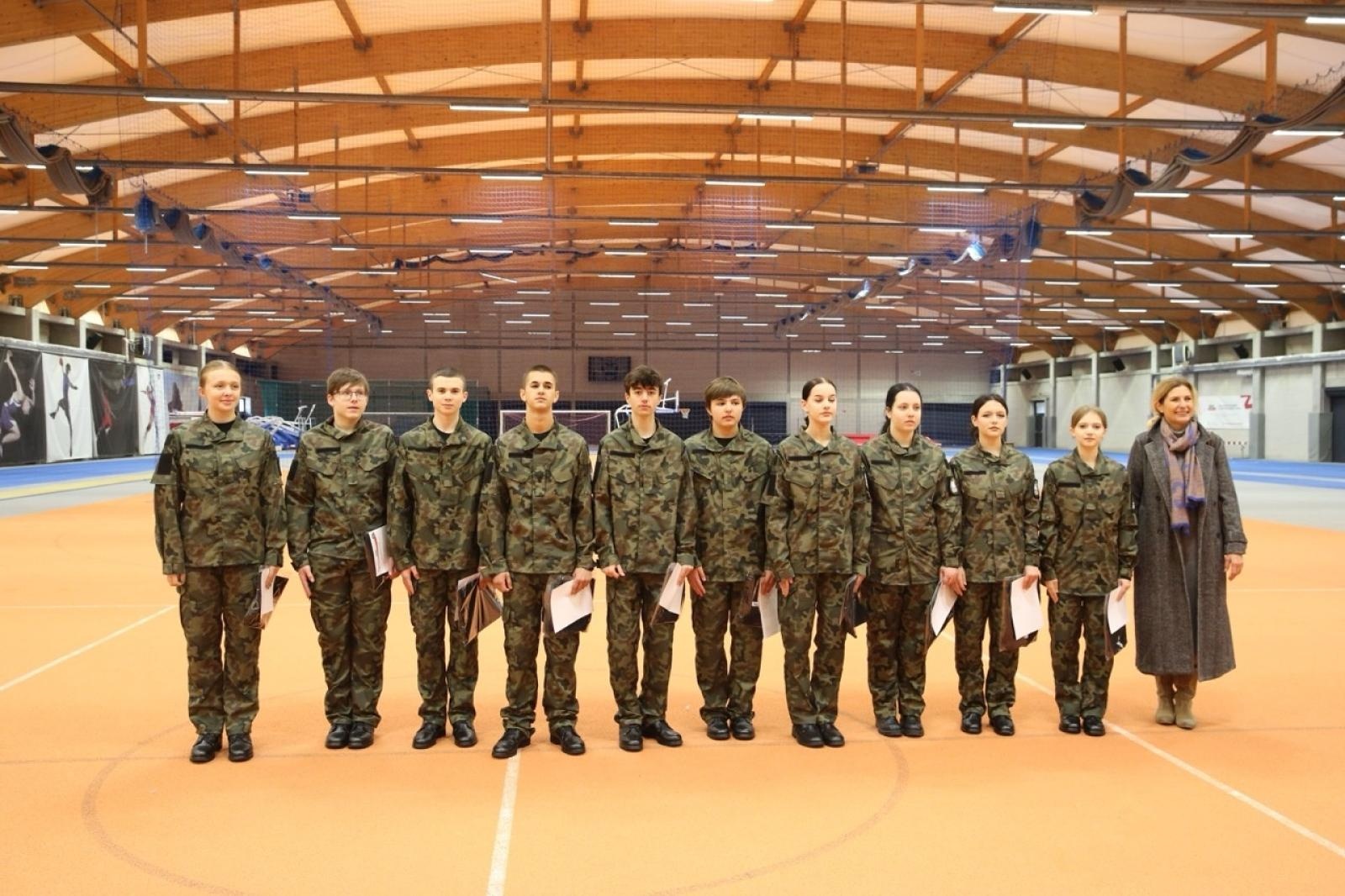Zdjęcie w galerii na portalu naszraciborz.pl: Ślubowanie klasy mundurowej z okazji Święta Niepodległości w ZSOMS Racibórz wiadomości z regionu