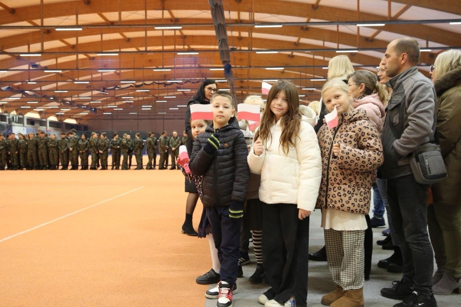 Zdjęcie w galerii na portalu naszraciborz.pl: Ślubowanie klasy mundurowej z okazji Święta Niepodległości w ZSOMS Racibórz wiadomości z regionu