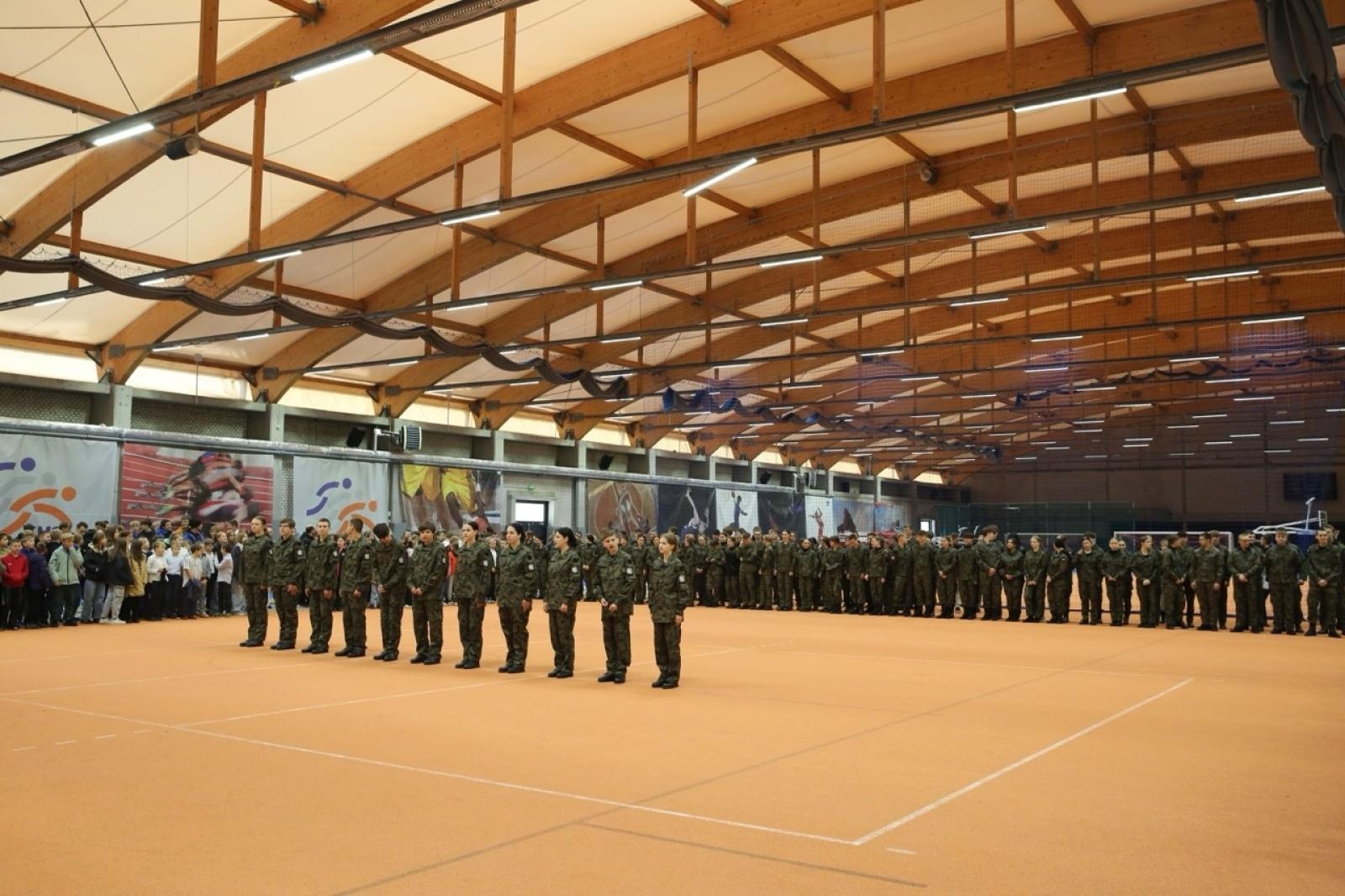 Zdjęcie w galerii na portalu naszraciborz.pl: Ślubowanie klasy mundurowej z okazji Święta Niepodległości w ZSOMS Racibórz wiadomości z regionu