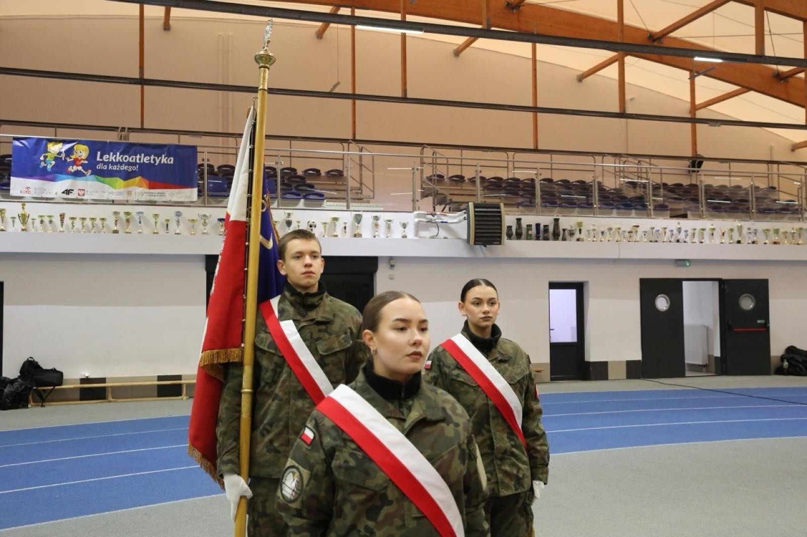 Zdjęcie w galerii na portalu naszraciborz.pl: Ślubowanie klasy mundurowej z okazji Święta Niepodległości w ZSOMS Racibórz wiadomości z regionu