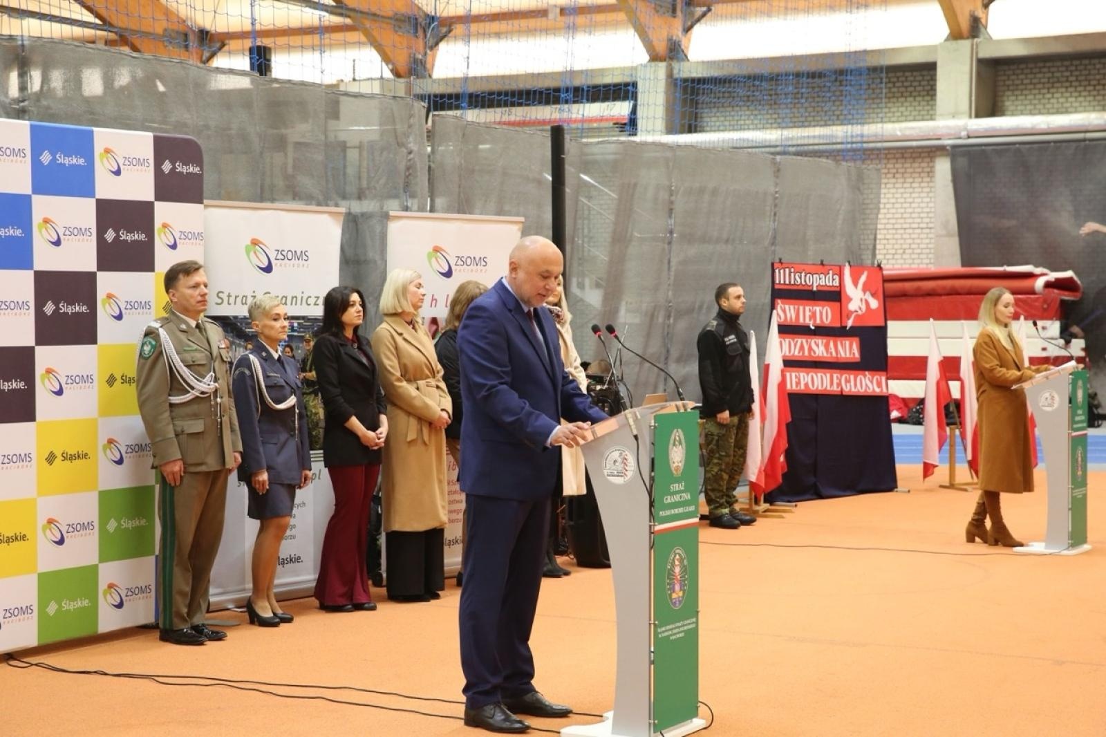 Zdjęcie w galerii na portalu naszraciborz.pl: Ślubowanie klasy mundurowej z okazji Święta Niepodległości w ZSOMS Racibórz wiadomości z regionu