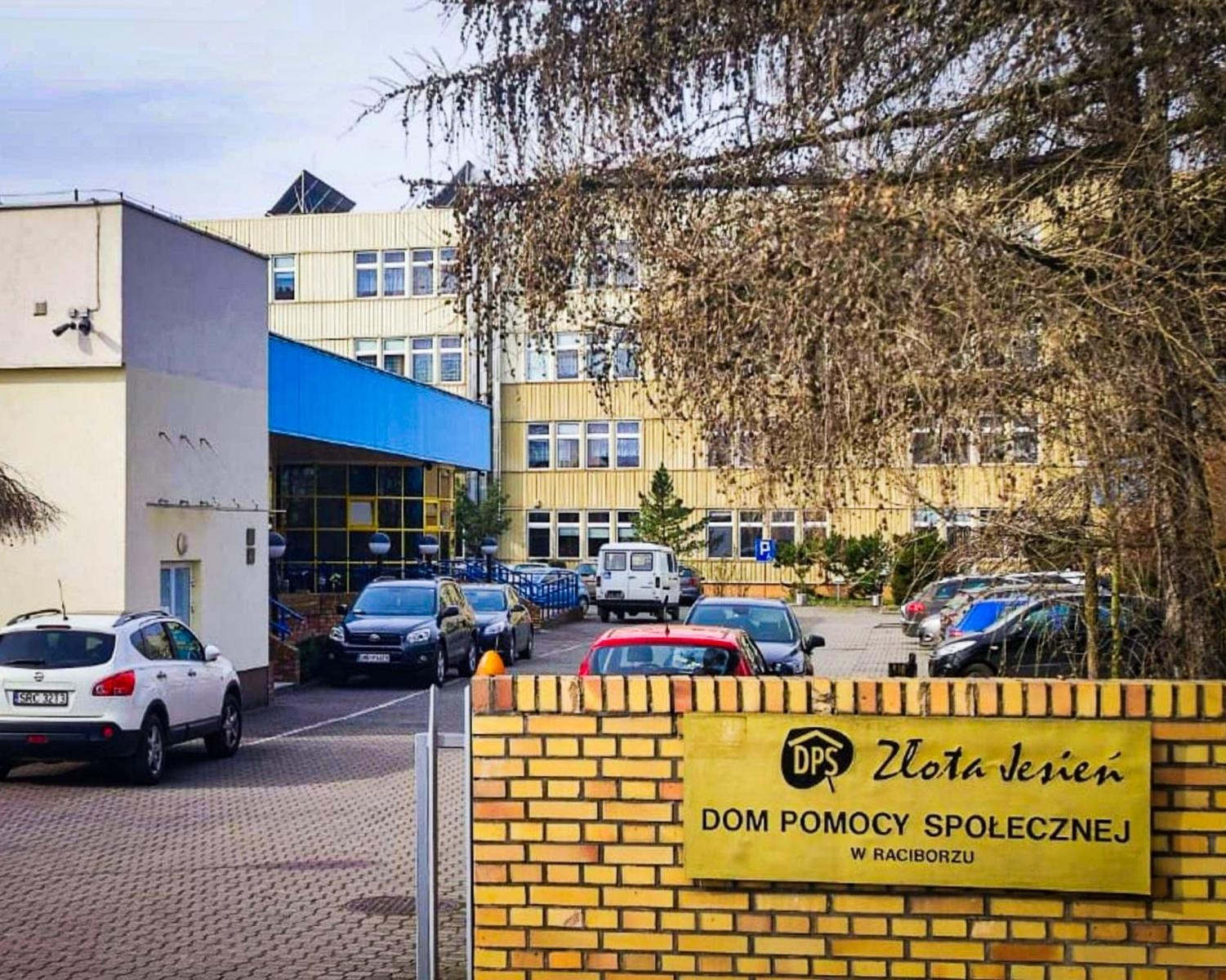 Zdjęcie w galerii na portalu naszraciborz.pl: Trwa termomodernizacja Domu Pomocy Społecznej Złota Jesień w Raciborzu wiadomości z regionu