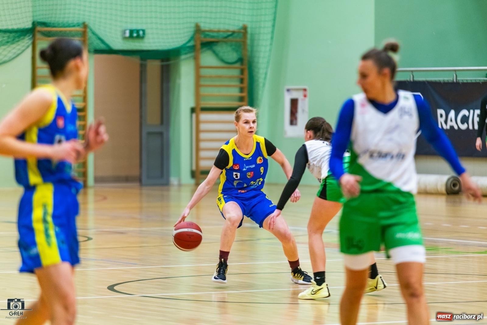 Zdjęcie w galerii na portalu naszraciborz.pl: Koszykówka. Horror z happy endem w hali przy Łąkowej [FOTO i WIDEO] wiadomości z regionu