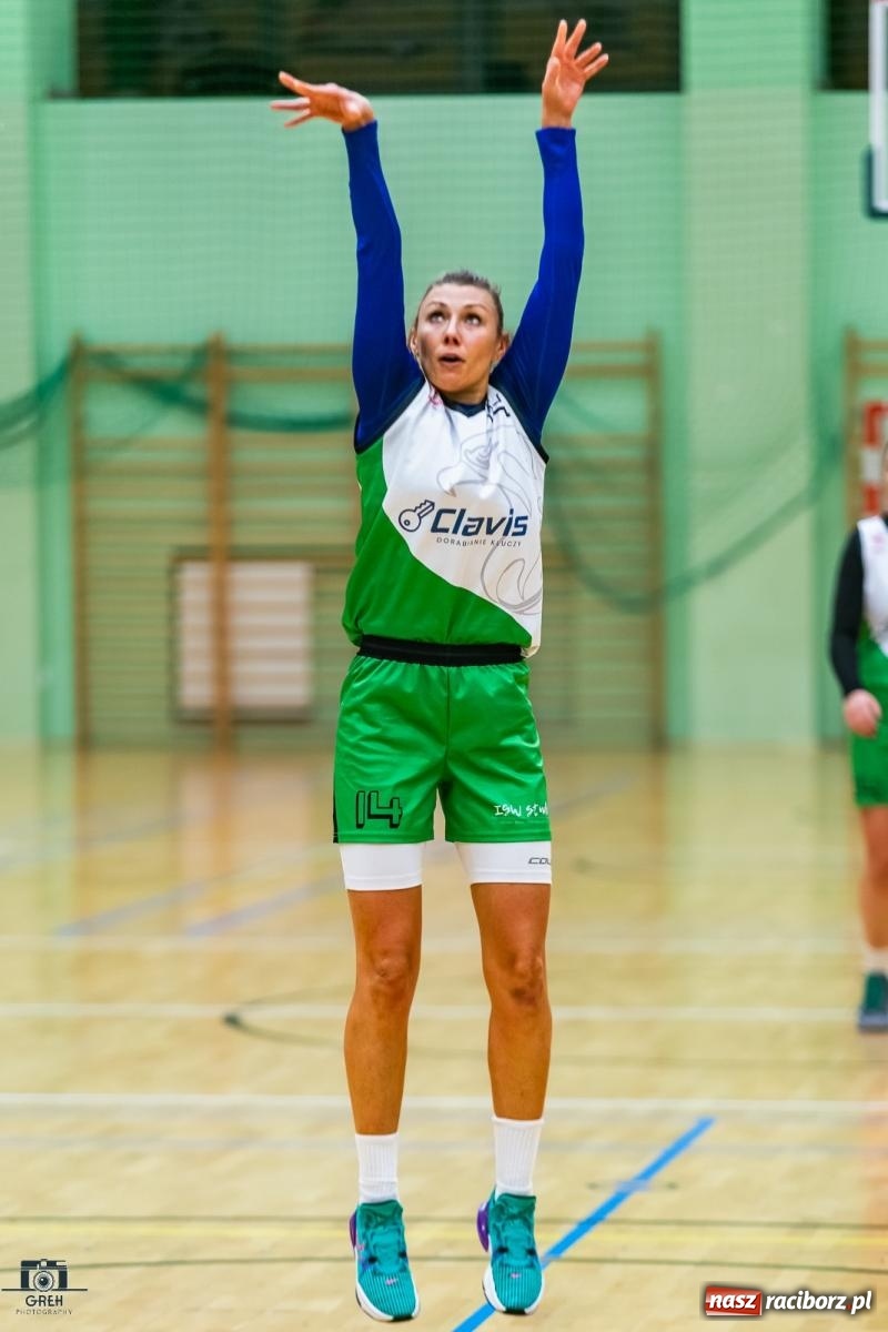 Zdjęcie w galerii na portalu naszraciborz.pl: Koszykówka. Horror z happy endem w hali przy Łąkowej [FOTO i WIDEO] wiadomości z regionu