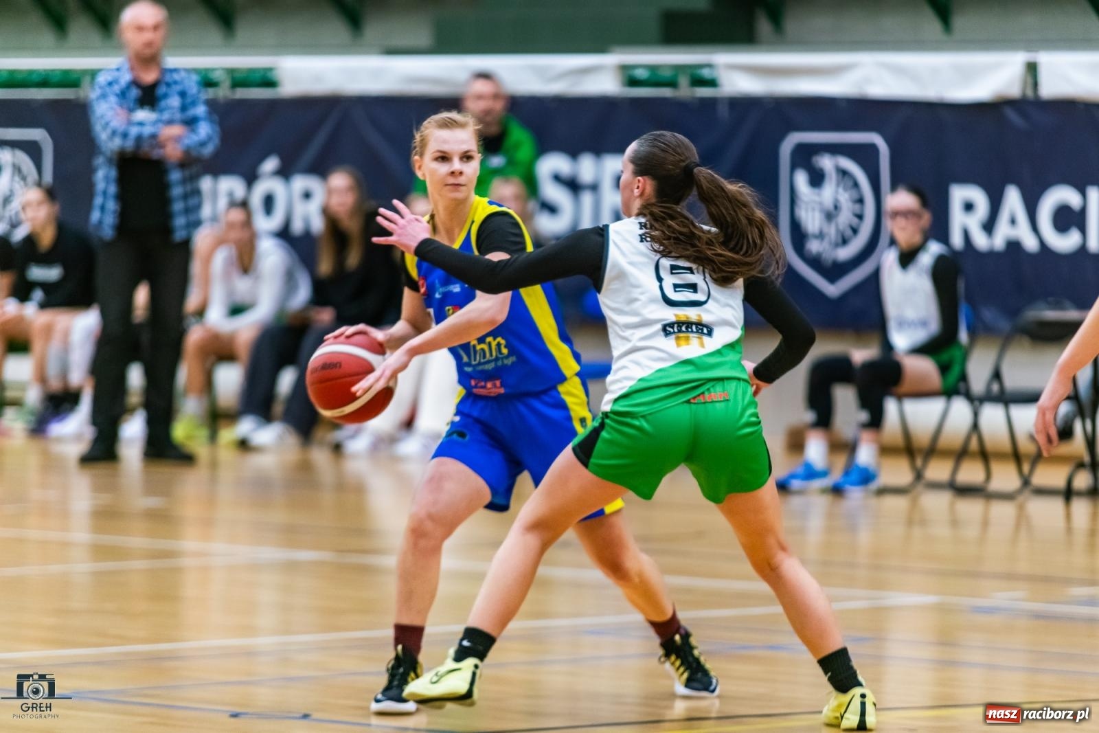 Zdjęcie w galerii na portalu naszraciborz.pl: Koszykówka. Horror z happy endem w hali przy Łąkowej [FOTO i WIDEO] wiadomości z regionu