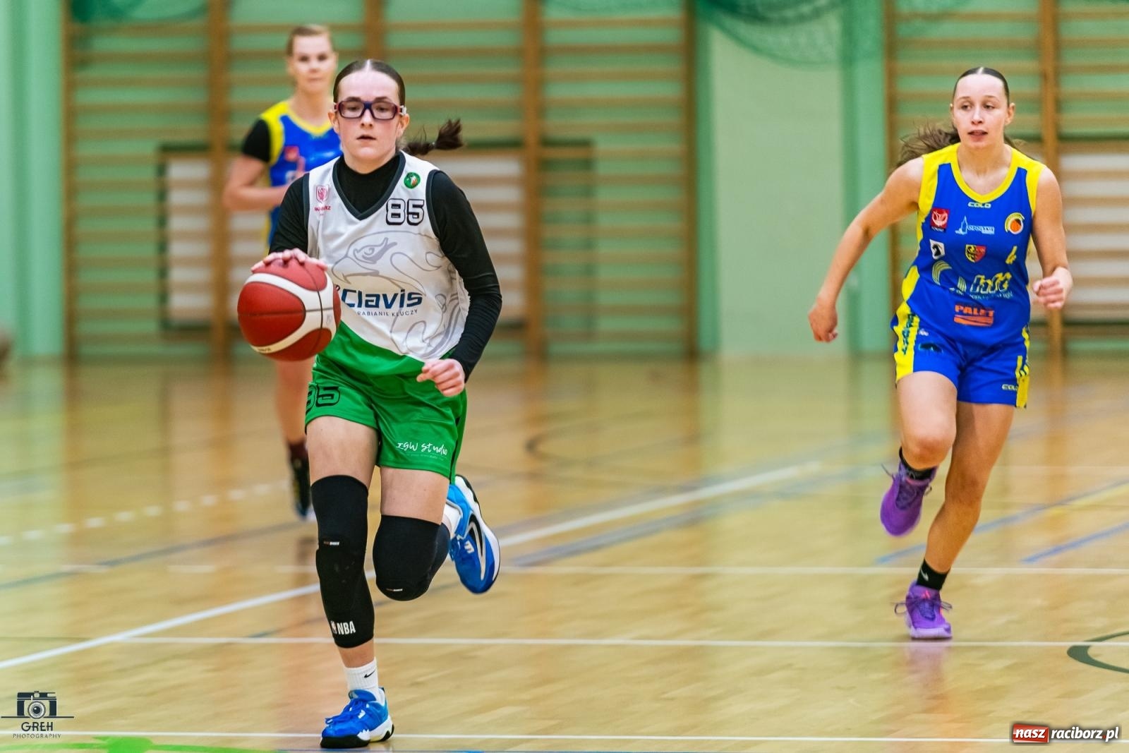 Zdjęcie w galerii na portalu naszraciborz.pl: Koszykówka. Horror z happy endem w hali przy Łąkowej [FOTO i WIDEO] wiadomości z regionu