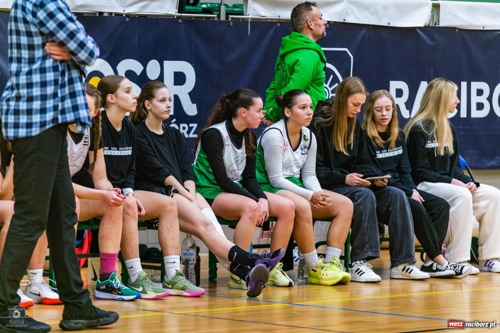 Zdjęcie w galerii na portalu naszraciborz.pl: Koszykówka. Horror z happy endem w hali przy Łąkowej [FOTO i WIDEO] wiadomości z regionu