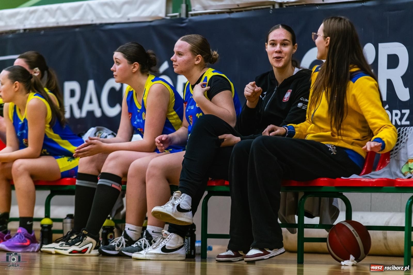 Zdjęcie w galerii na portalu naszraciborz.pl: Koszykówka. Horror z happy endem w hali przy Łąkowej [FOTO i WIDEO] wiadomości z regionu