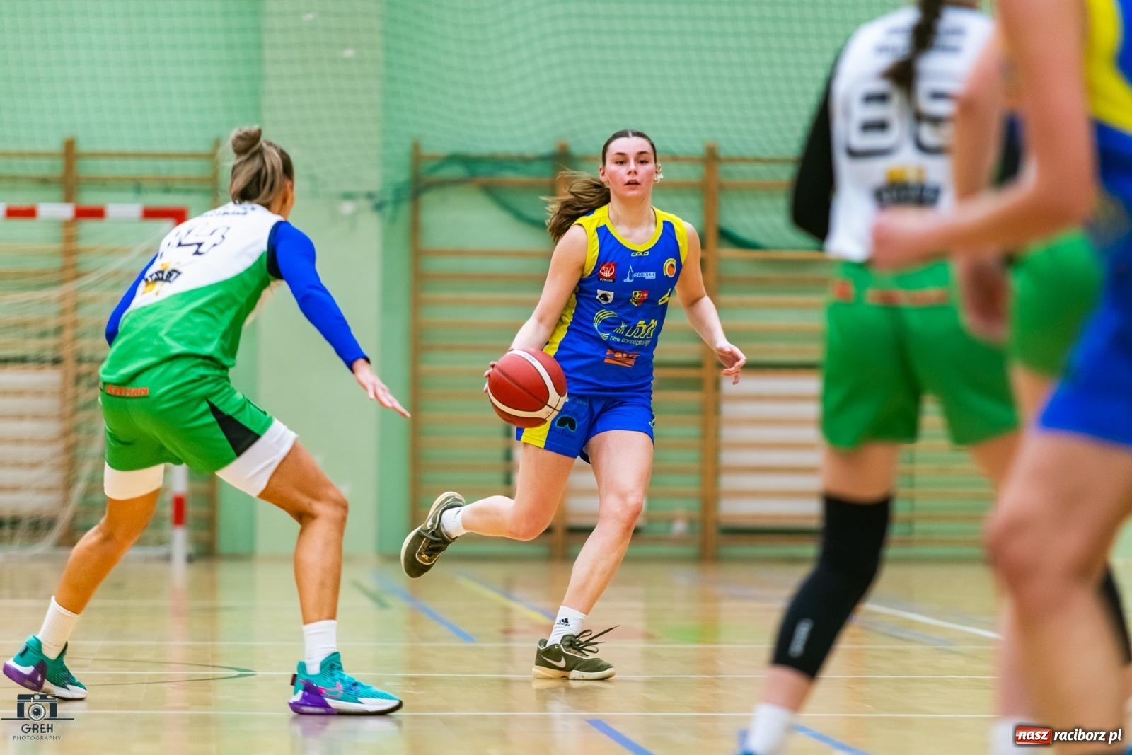 Zdjęcie w galerii na portalu naszraciborz.pl: Koszykówka. Horror z happy endem w hali przy Łąkowej [FOTO i WIDEO] wiadomości z regionu