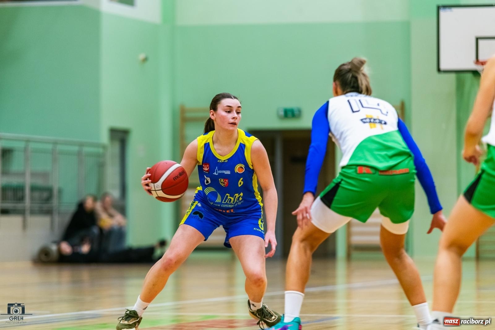 Zdjęcie w galerii na portalu naszraciborz.pl: Koszykówka. Horror z happy endem w hali przy Łąkowej [FOTO i WIDEO] wiadomości z regionu