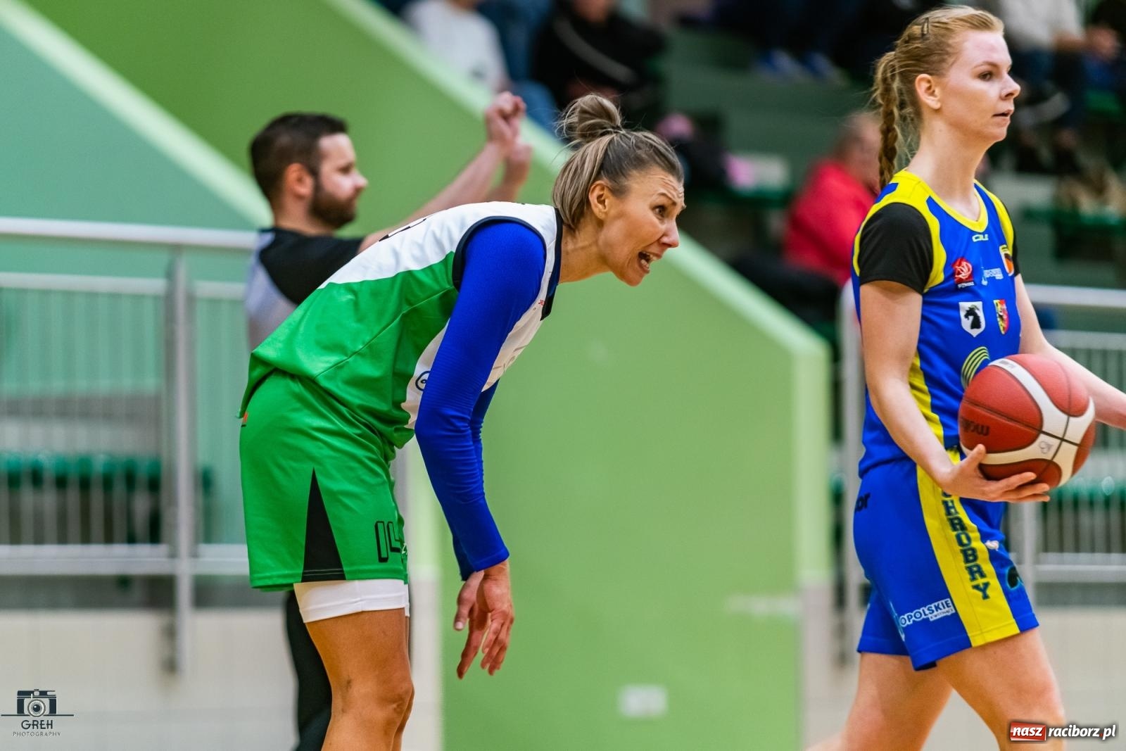 Zdjęcie w galerii na portalu naszraciborz.pl: Koszykówka. Horror z happy endem w hali przy Łąkowej [FOTO i WIDEO] wiadomości z regionu