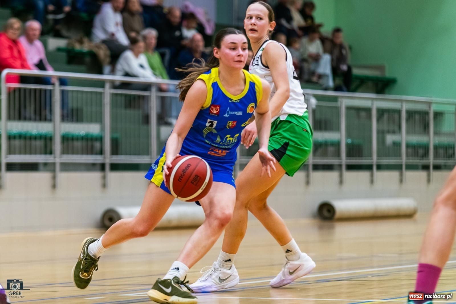 Zdjęcie w galerii na portalu naszraciborz.pl: Koszykówka. Horror z happy endem w hali przy Łąkowej [FOTO i WIDEO] wiadomości z regionu