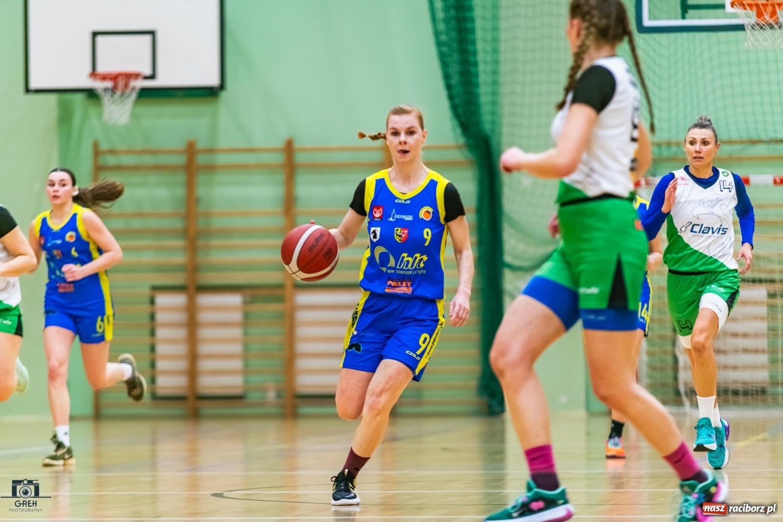 Zdjęcie w galerii na portalu naszraciborz.pl: Koszykówka. Horror z happy endem w hali przy Łąkowej [FOTO i WIDEO] wiadomości z regionu