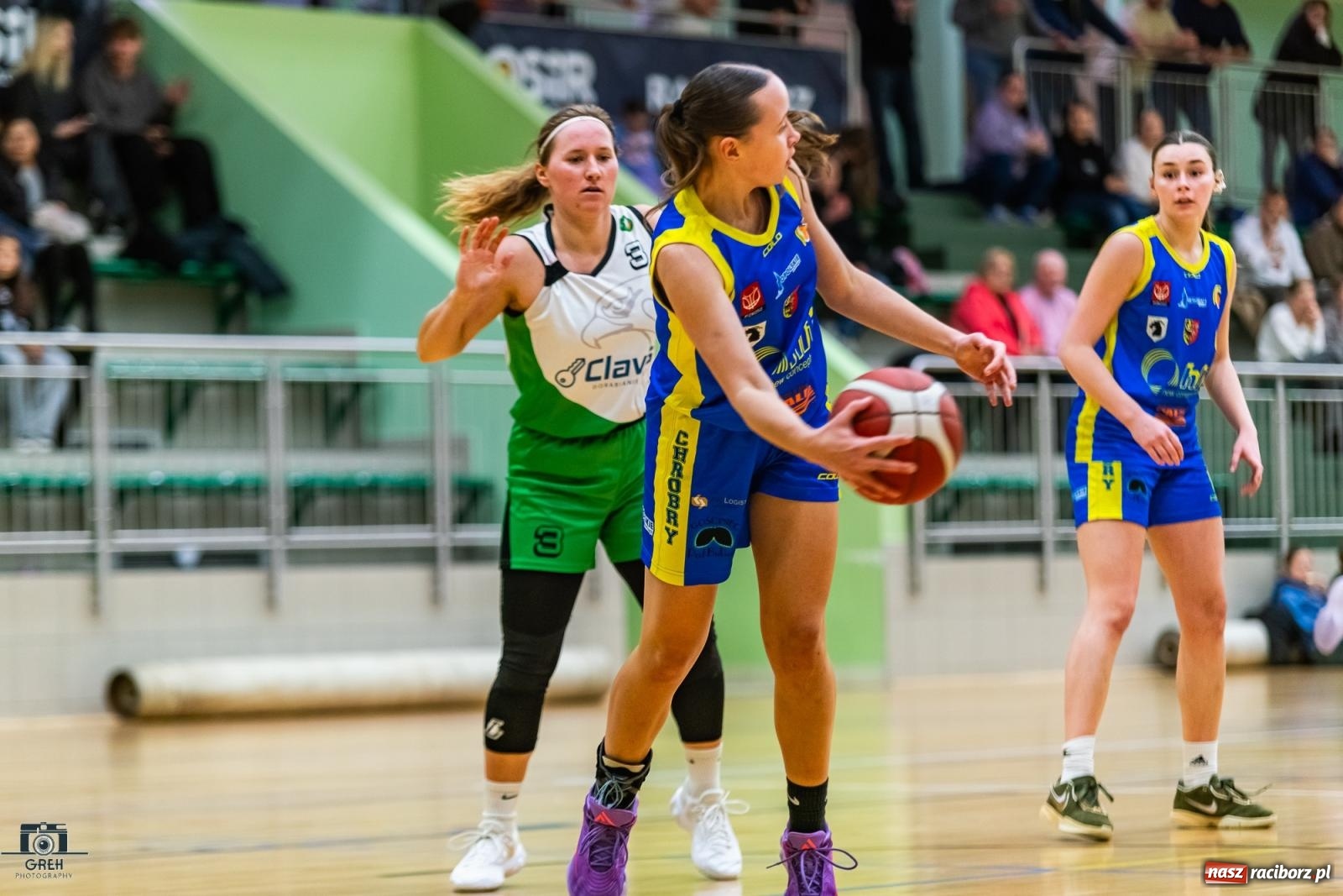 Zdjęcie w galerii na portalu naszraciborz.pl: Koszykówka. Horror z happy endem w hali przy Łąkowej [FOTO i WIDEO] wiadomości z regionu