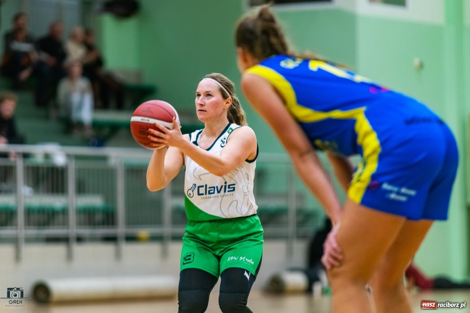 Zdjęcie w galerii na portalu naszraciborz.pl: Koszykówka. Horror z happy endem w hali przy Łąkowej [FOTO i WIDEO] wiadomości z regionu