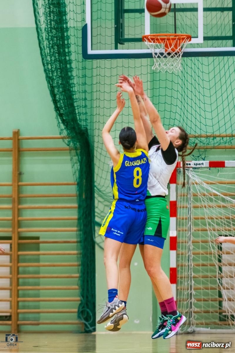 Zdjęcie w galerii na portalu naszraciborz.pl: Koszykówka. Horror z happy endem w hali przy Łąkowej [FOTO i WIDEO] wiadomości z regionu
