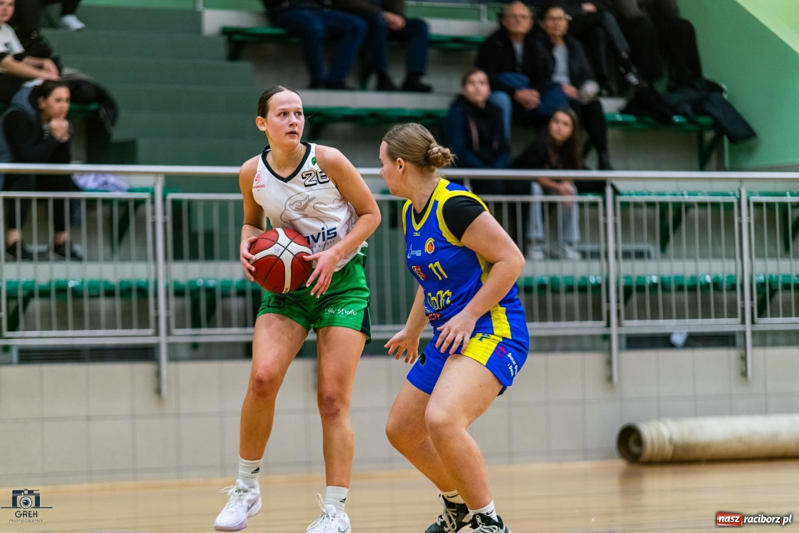 Zdjęcie w galerii na portalu naszraciborz.pl: Koszykówka. Horror z happy endem w hali przy Łąkowej [FOTO i WIDEO] wiadomości z regionu