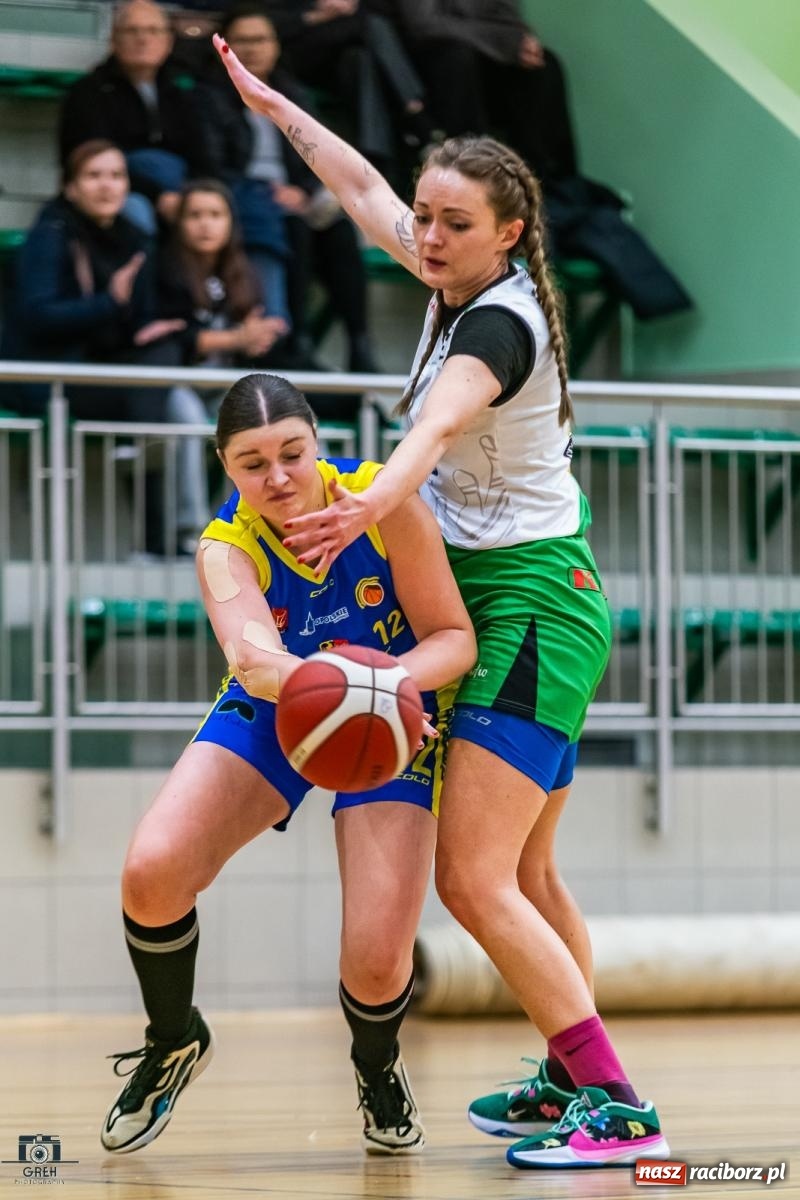 Zdjęcie w galerii na portalu naszraciborz.pl: Koszykówka. Horror z happy endem w hali przy Łąkowej [FOTO i WIDEO] wiadomości z regionu