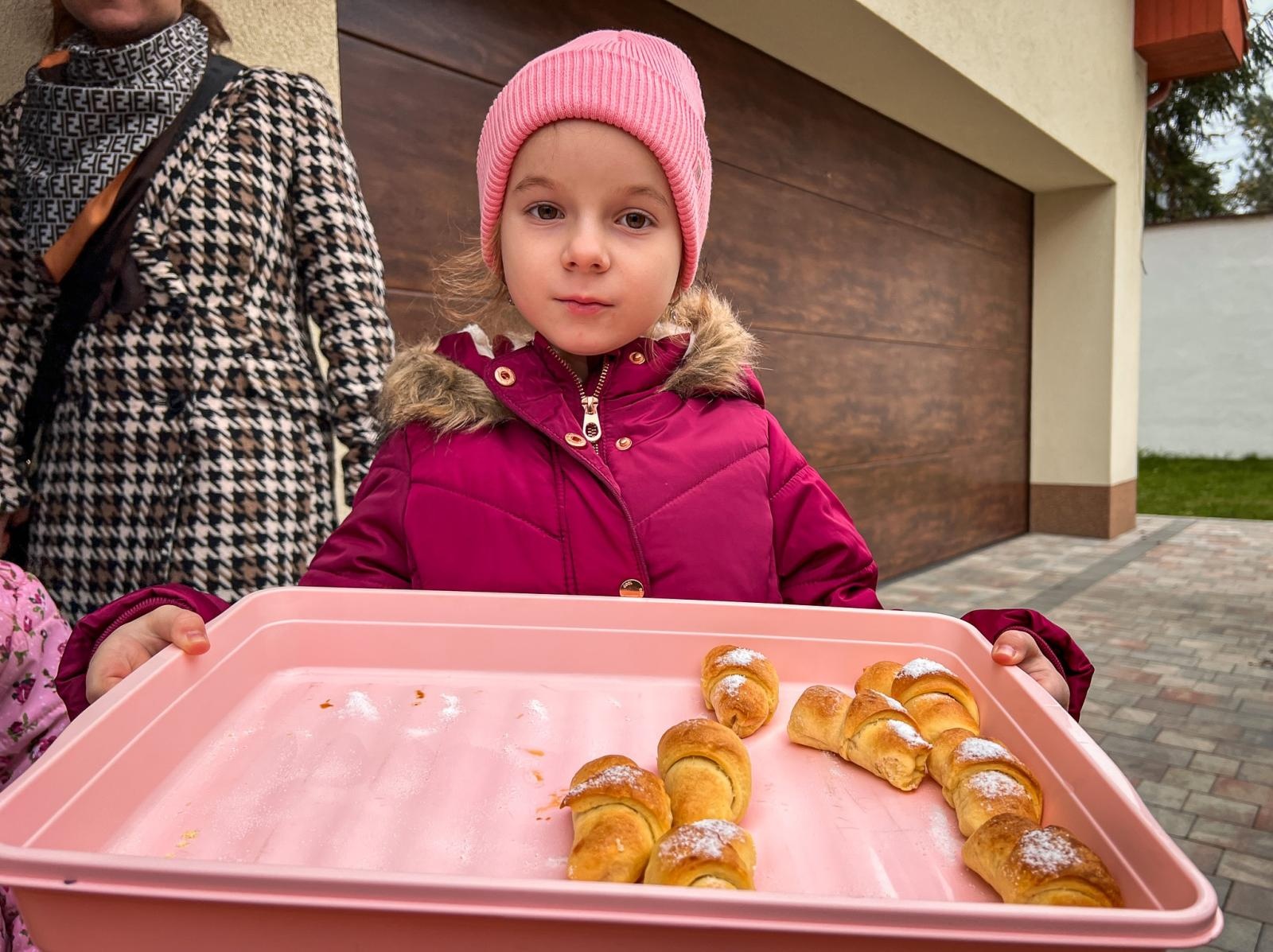 Zdjęcie w galerii na portalu naszraciborz.pl: Kiermasz w Brzeziu na 118-lecie kościoła – uroczystości z procesją, rogalami i świętym Marcinem na koniu wiadomości z regionu