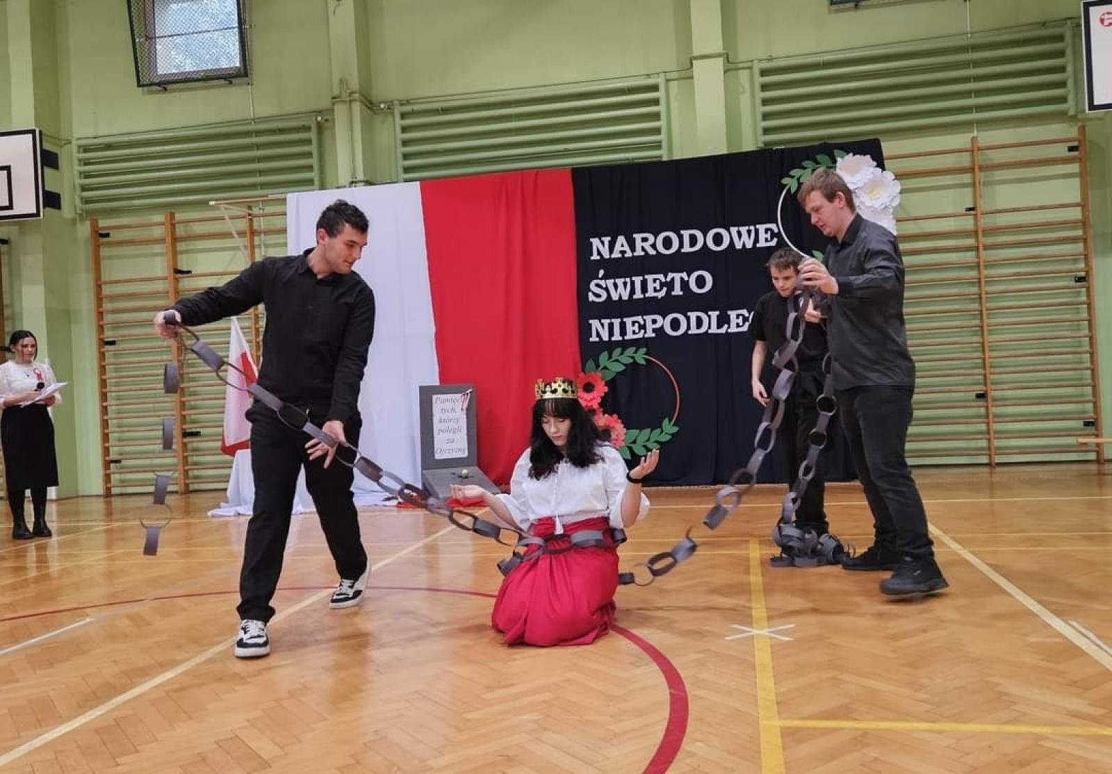 Zdjęcie w galerii na portalu naszraciborz.pl: Obchody Święta Niepodległości w Zespole Szkół Specjalnych w Raciborzu wiadomości z regionu