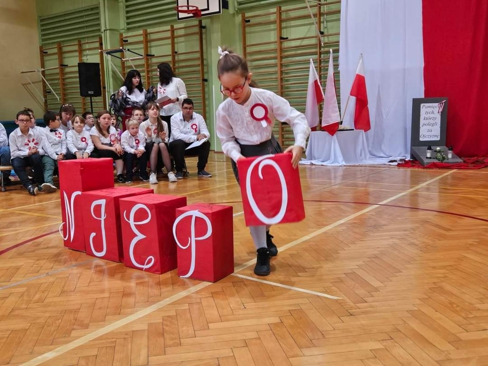 Zdjęcie w galerii na portalu naszraciborz.pl: Obchody Święta Niepodległości w Zespole Szkół Specjalnych w Raciborzu wiadomości z regionu
