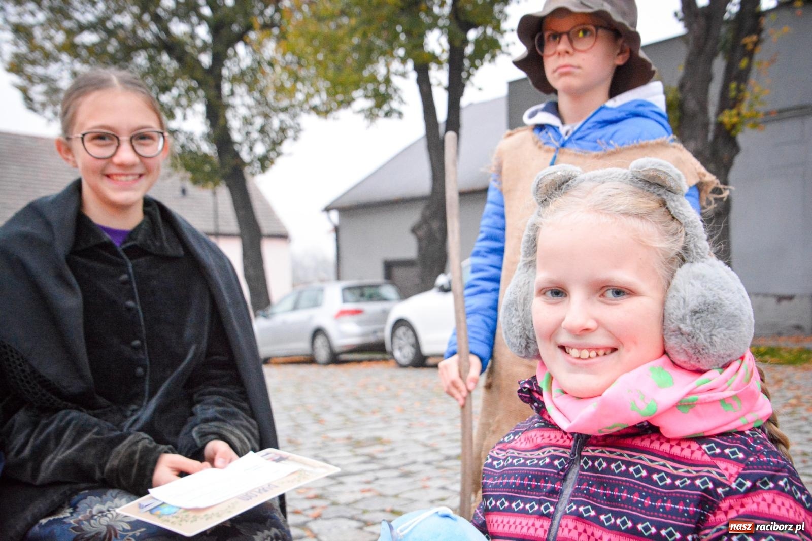 Zdjęcie w galerii na portalu naszraciborz.pl: Gęś i coca-cola. Święty Marcin przywitał mieszkańców Krzanowic w rytmie dixie wiadomości z regionu